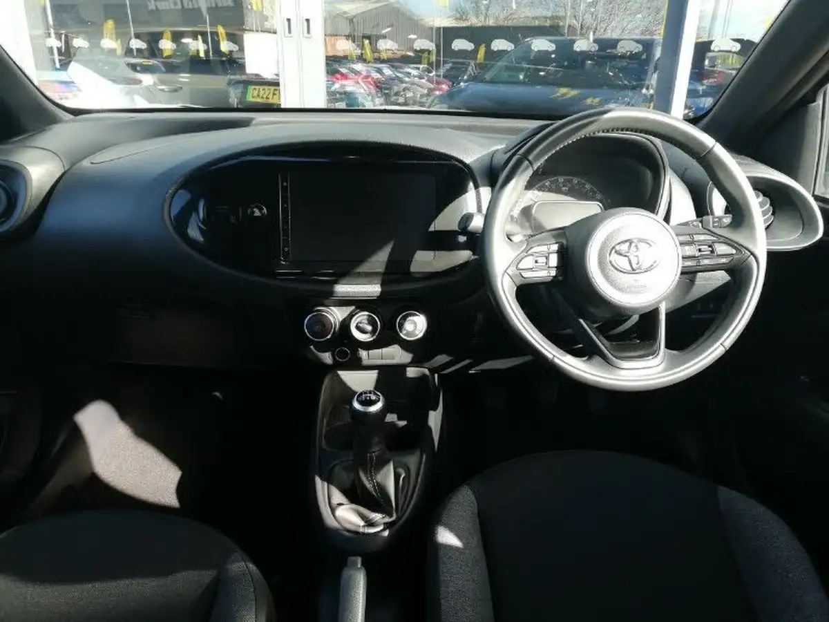 2024-toyota-aygo-x-10-vvt-i-pure-big-2