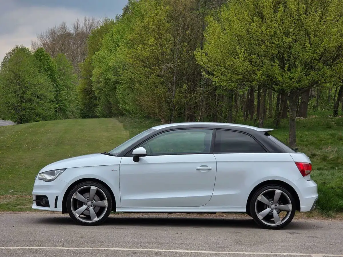 2015-audi-a1-20td-black-edition-hatchback-3d-big-3