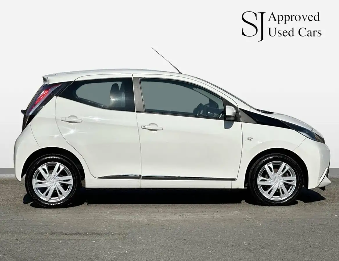 2015-toyota-aygo-10-vvt-i-x-pression-5d-big-3