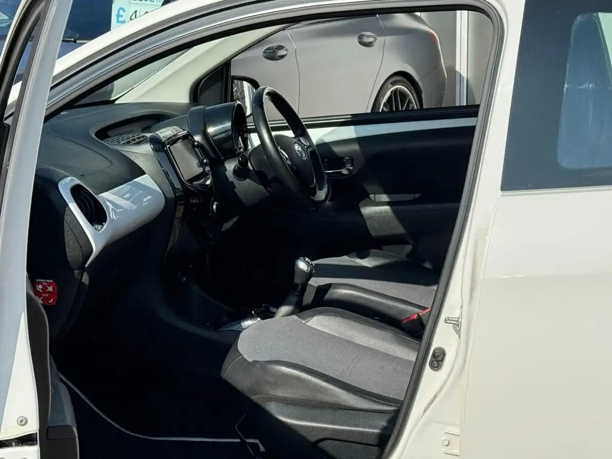 2015-toyota-aygo-10-vvt-i-x-pression-5d-big-24