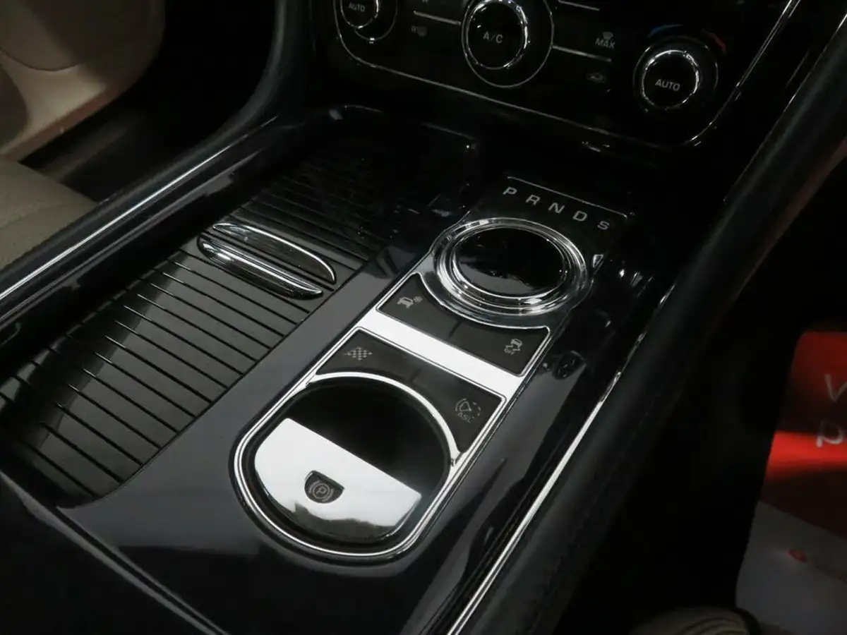 2012-jaguar-xj-series-30td-xj-portfolio-lwb-big-47