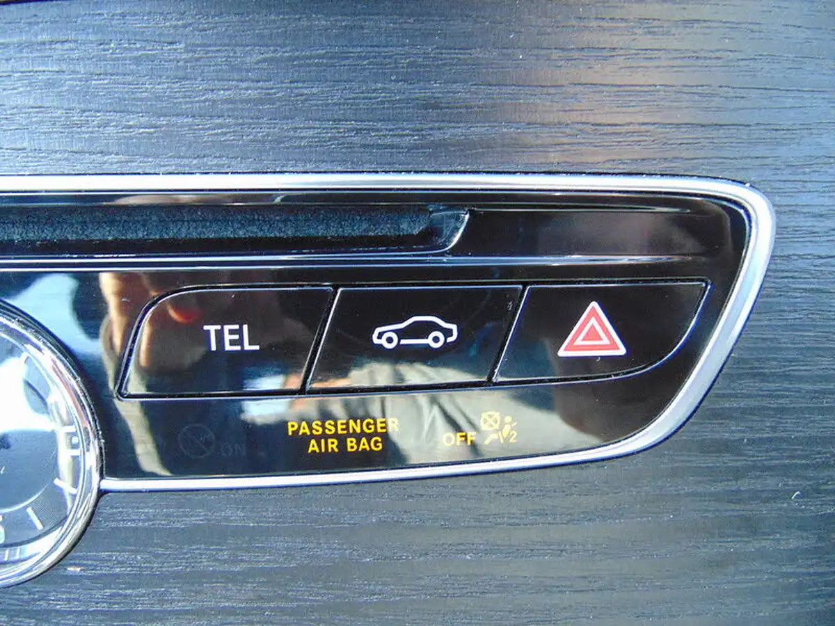 2016-mercedes-benz-c-class-21d-c220d-amg-line-170ps-ss-saloon-4d-auto-big-36