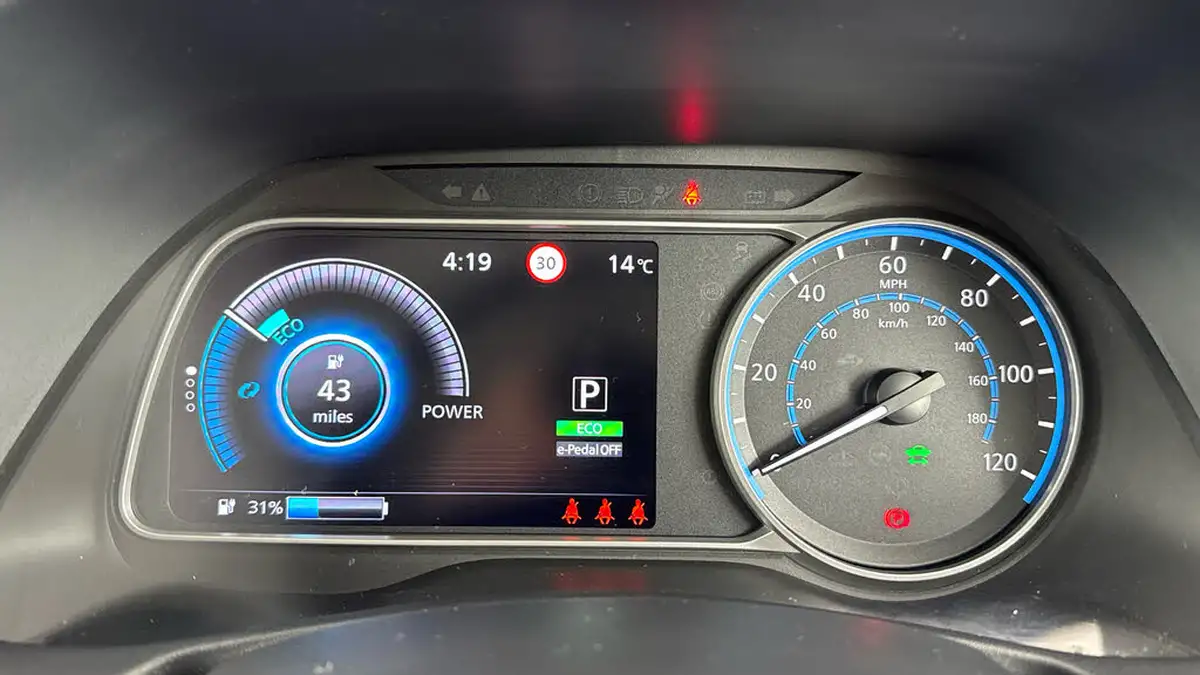 2022-nissan-leaf-e-n-connecta-39kwh-big-12