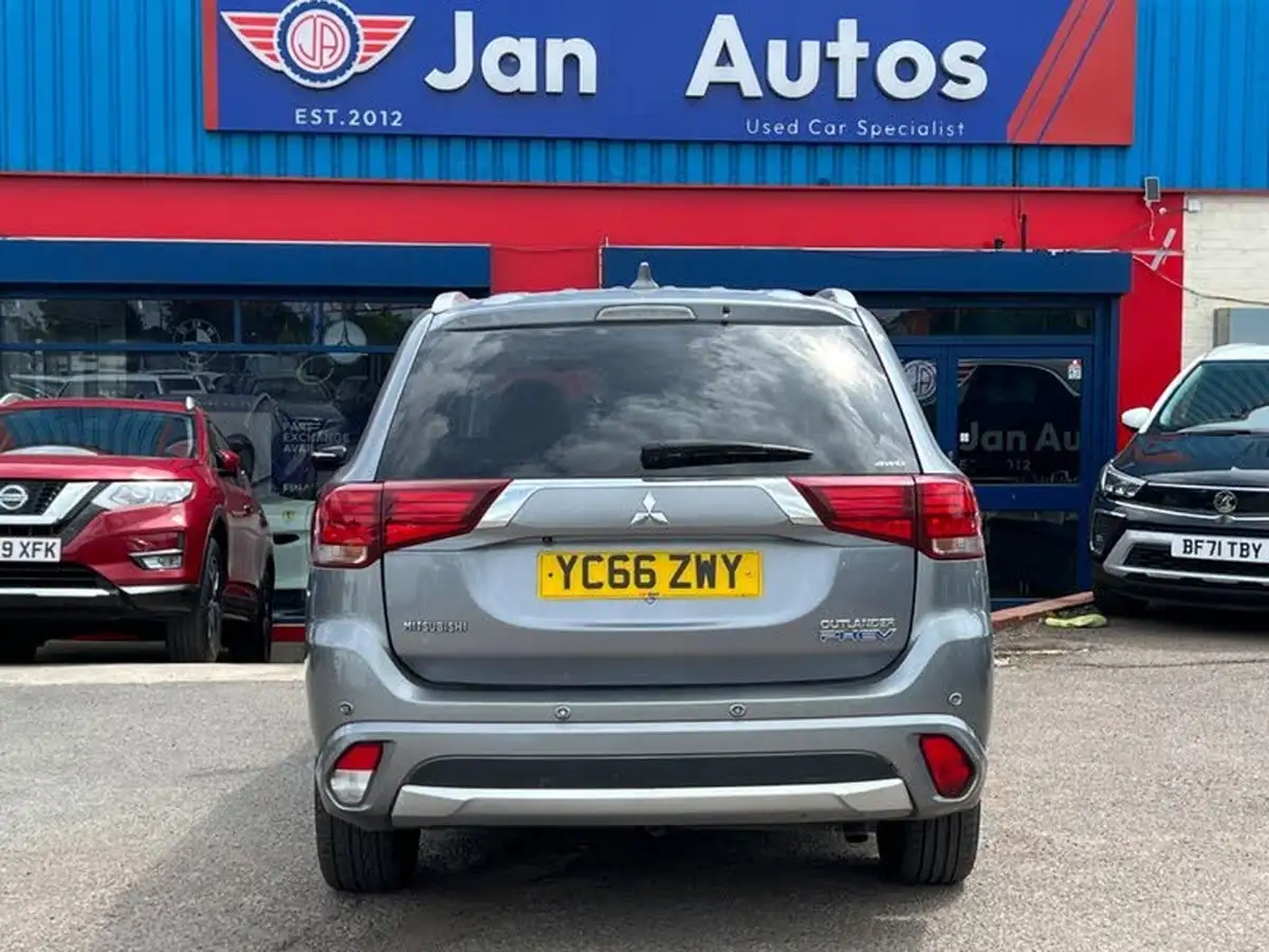 2016-mitsubishi-outlander-20-gx4hs-phev-big-4