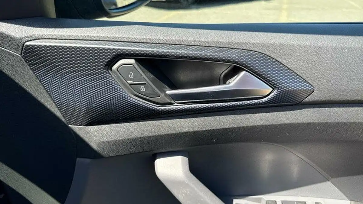 2021-volkswagen-t-cross-10-tsi-active-95ps-big-33