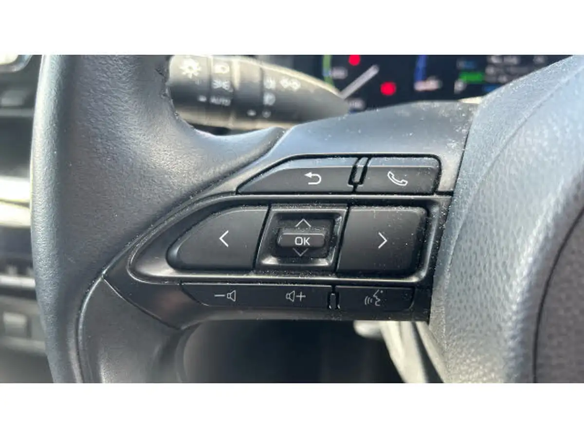 2022-toyota-yaris-15-vvt-i-design-panoramic-roof-big-36