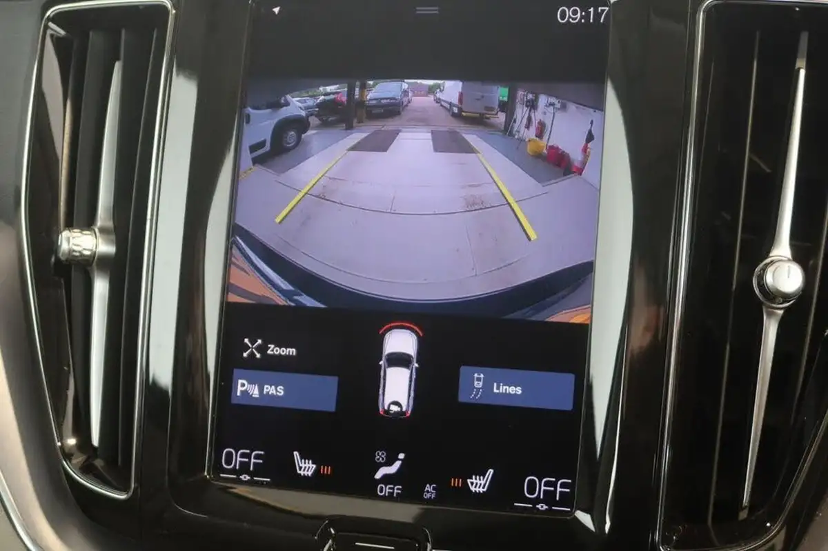 2021-volvo-xc60-20td-b4-momentum-big-13