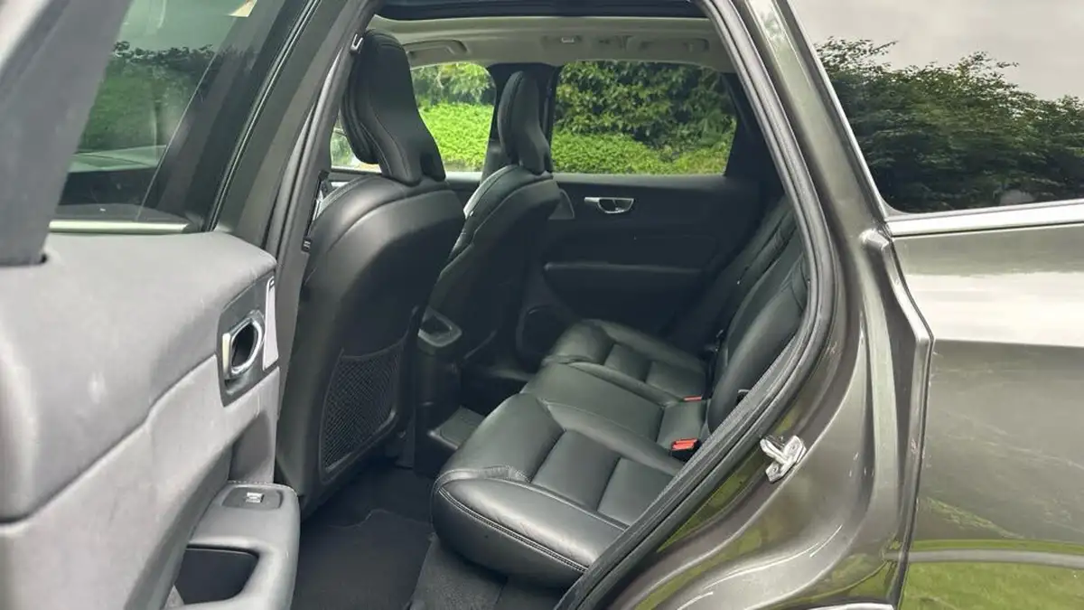 2022-volvo-xc60-20-t6-inscription-350bhp-big-32