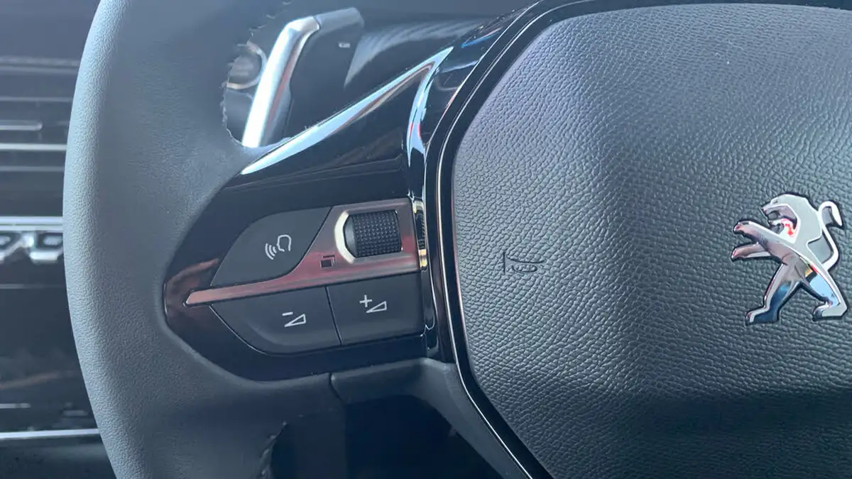 2023-peugeot-208-12-puretech-allure-premium-100ps-eat8-big-22