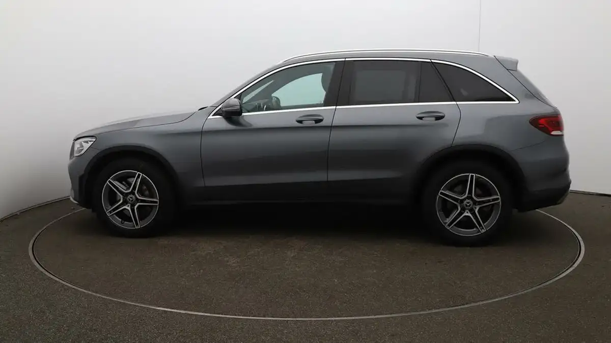 2022-mercedes-benz-glc-class-20d-glc220d-amg-line-195ps-station-wagon-5d-1950cc-4matic-plus-big-63