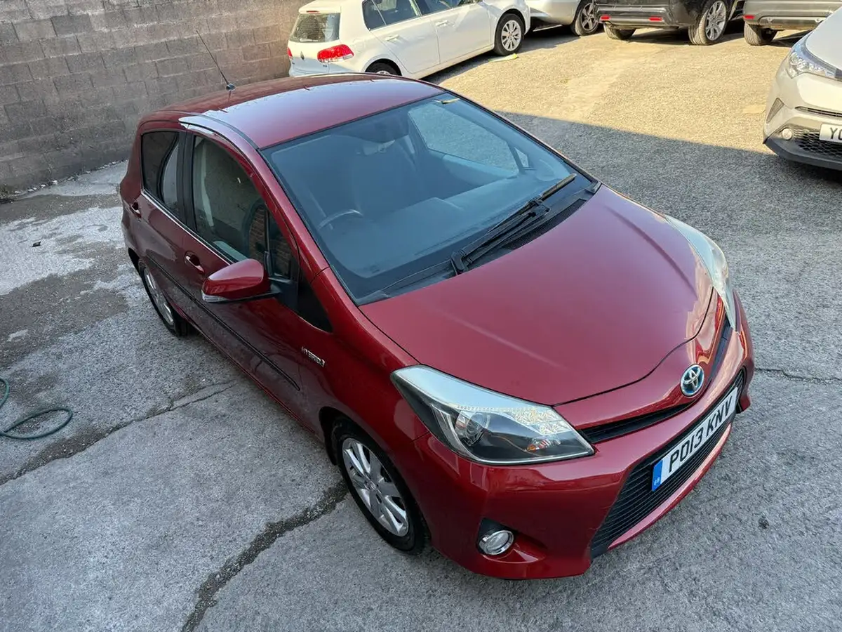 2013-toyota-yaris-15-vvt-i-t4-big-52