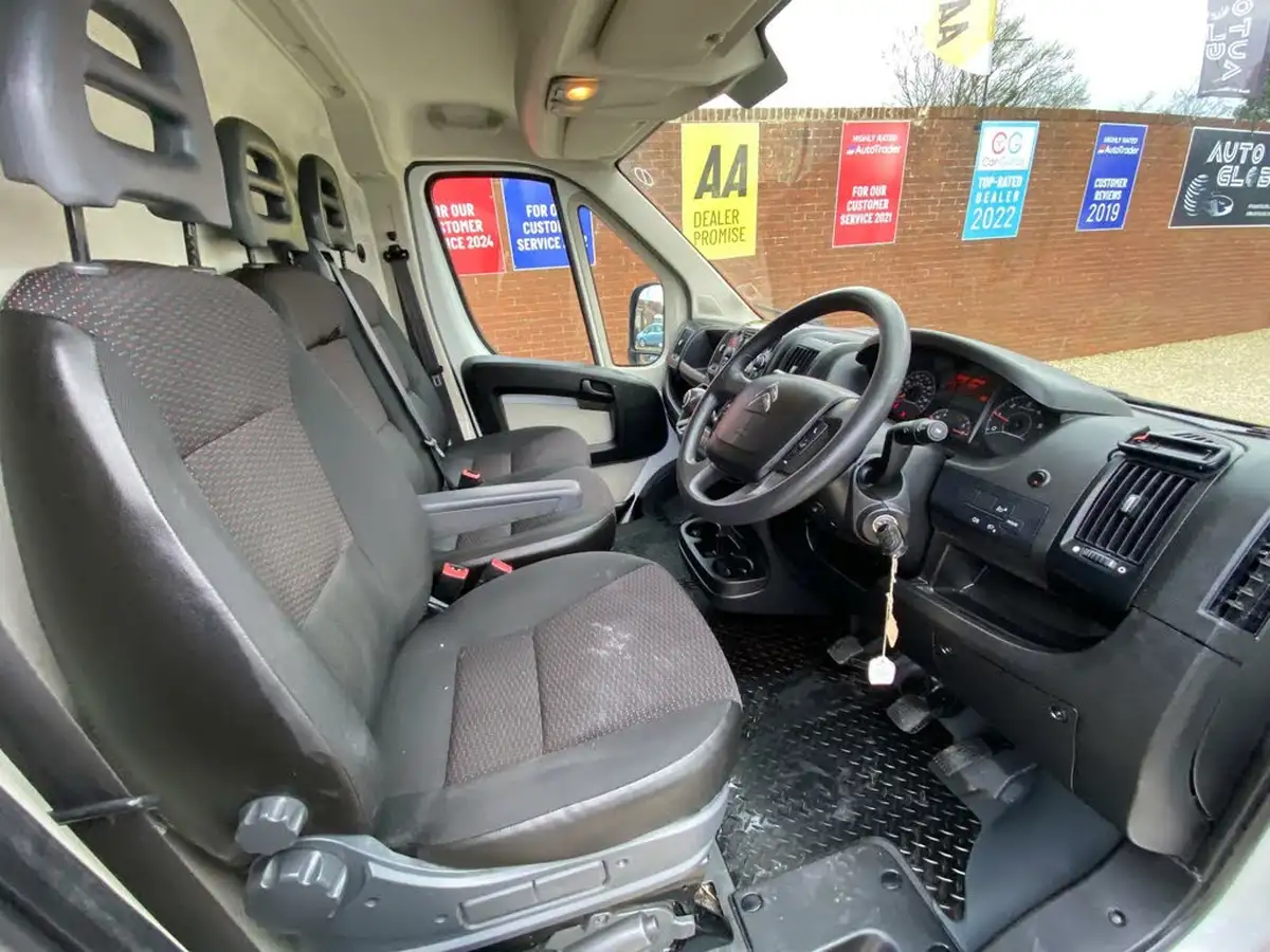 2019-citroen-relay-20bluehdi-35-l2h2-big-18