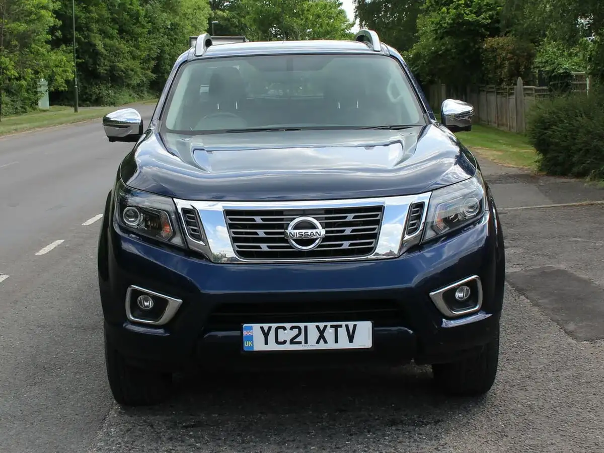 2021-nissan-navara-23dci-tt-tekna-8-navileather-auto-big-5