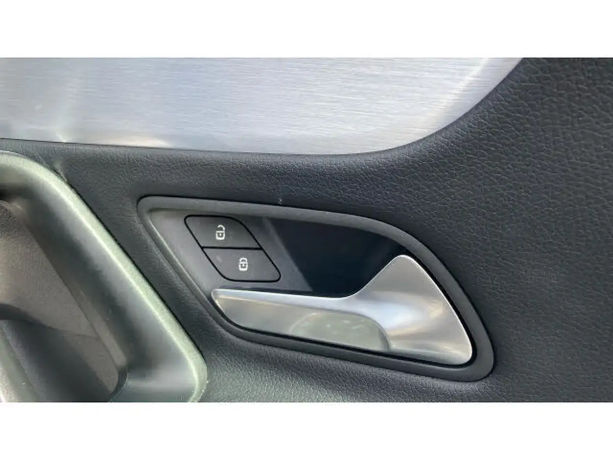 2022-mercedes-benz-cla-13-cla-180-amg-line-premium-plus-coupe-4d-big-29