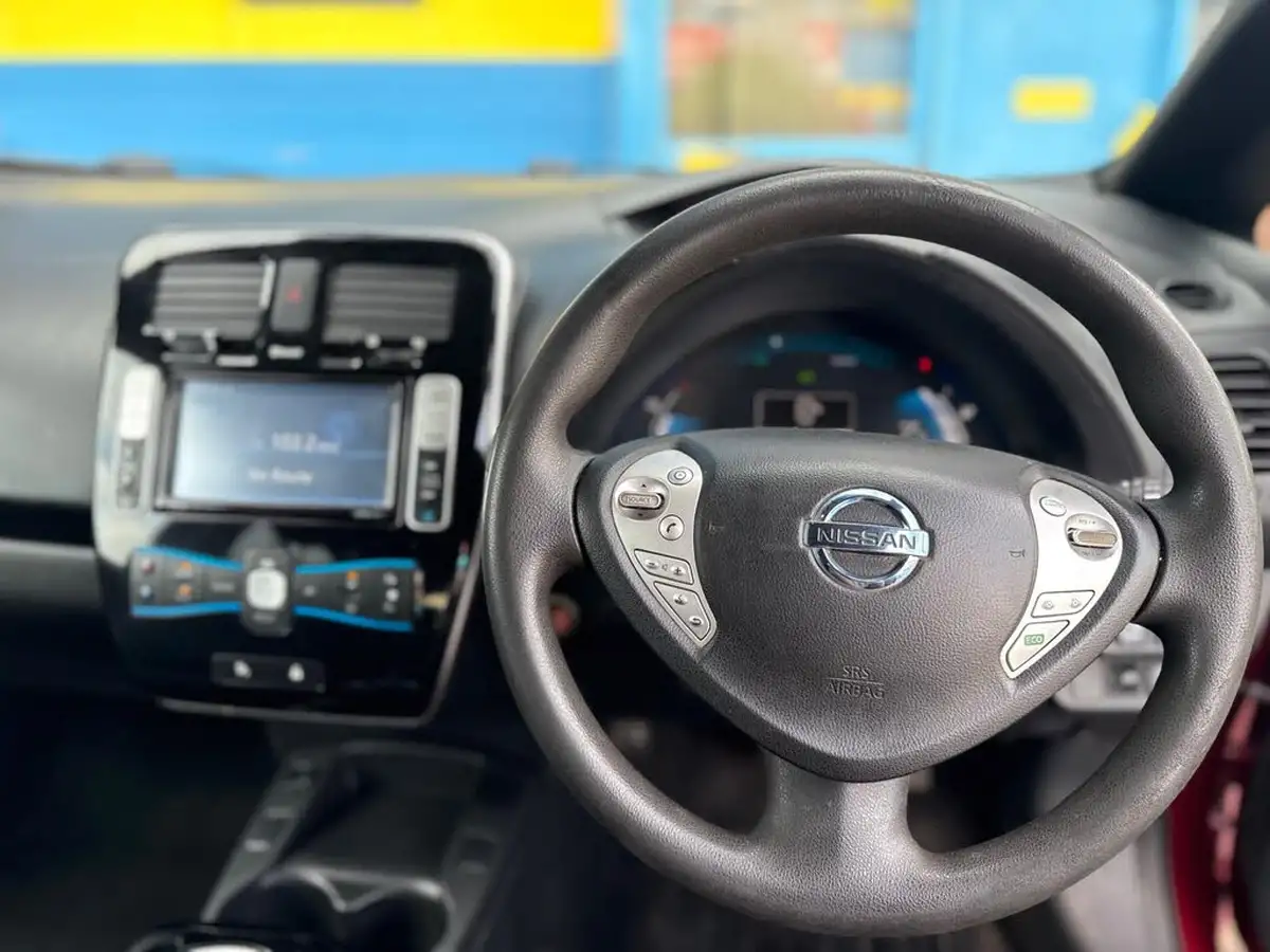 2014-nissan-leaf-e-acenta-big-21