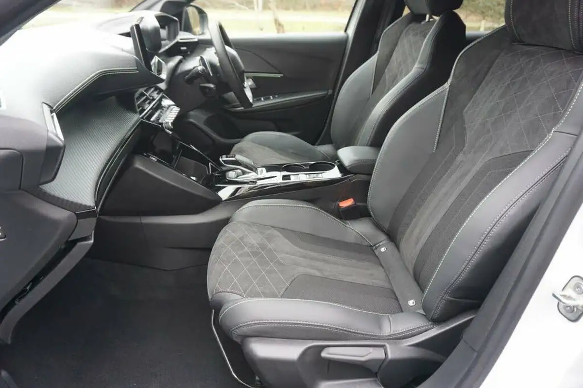 2021-peugeot-208-12-puretech-gt-premium-100bhp-eat8-big-6