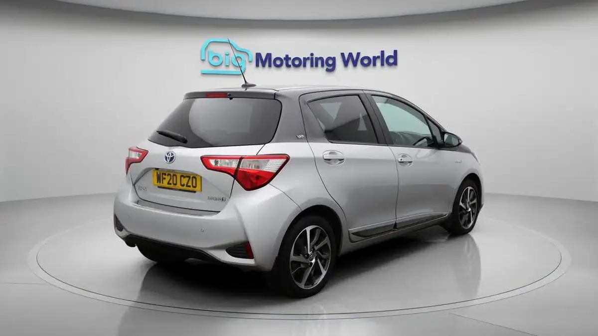 2020-toyota-yaris-15-vvt-i-y20-98bhp-hybrid-1497cc-e-cvt-big-8