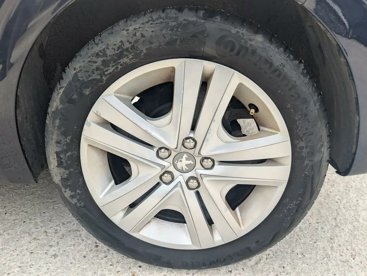 2019-peugeot-208-15-bluehdi-active-big-23