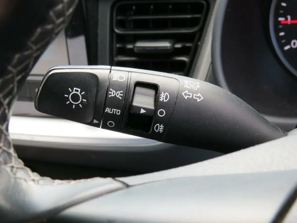 2020-kia-stonic-10-t-gdi-2-99bhp-big-22