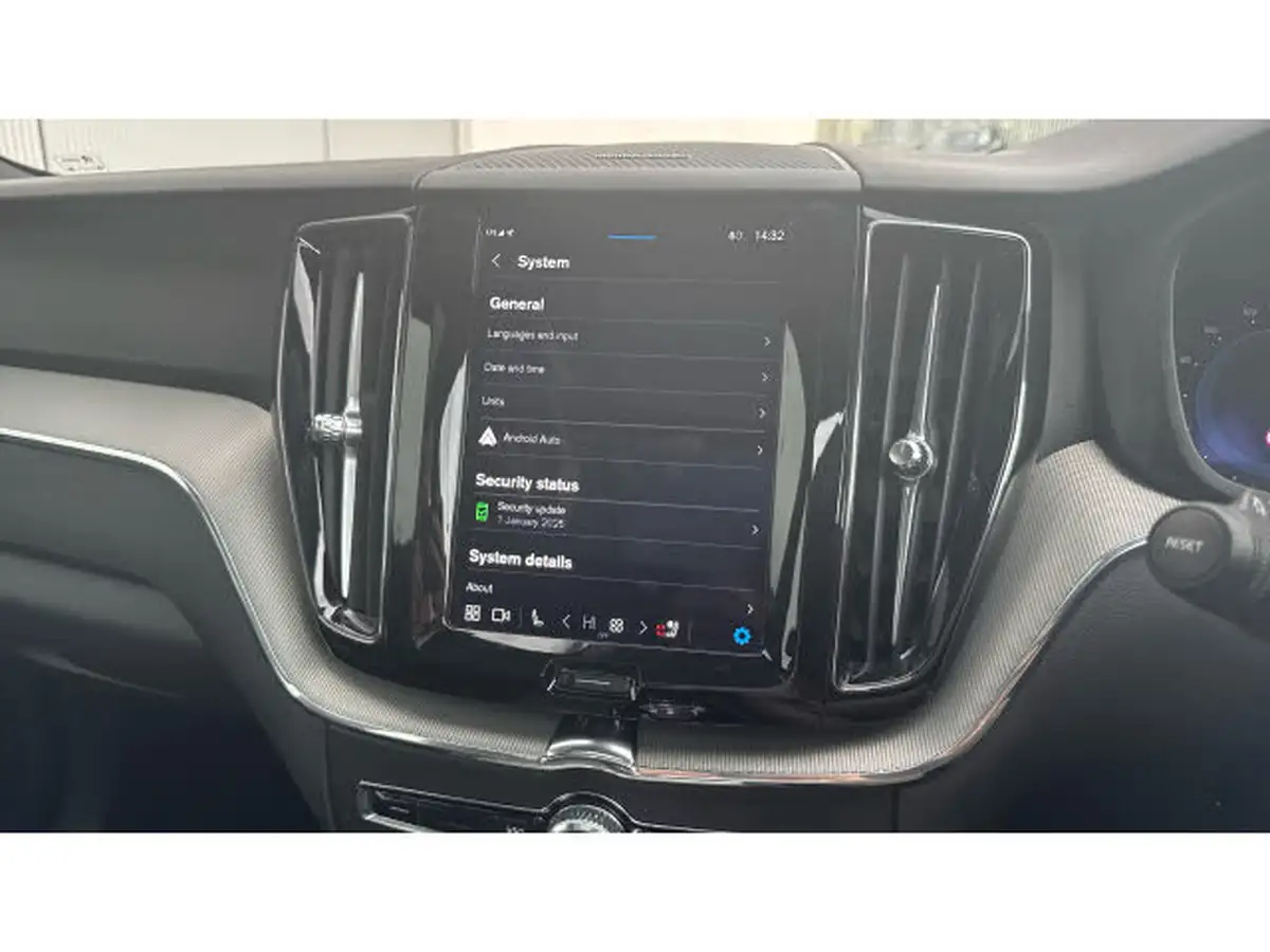 2024-volvo-xc60-20-b5-plus-big-43