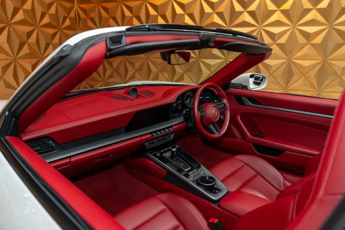 2023-porsche-911-30-targa-4-big-11