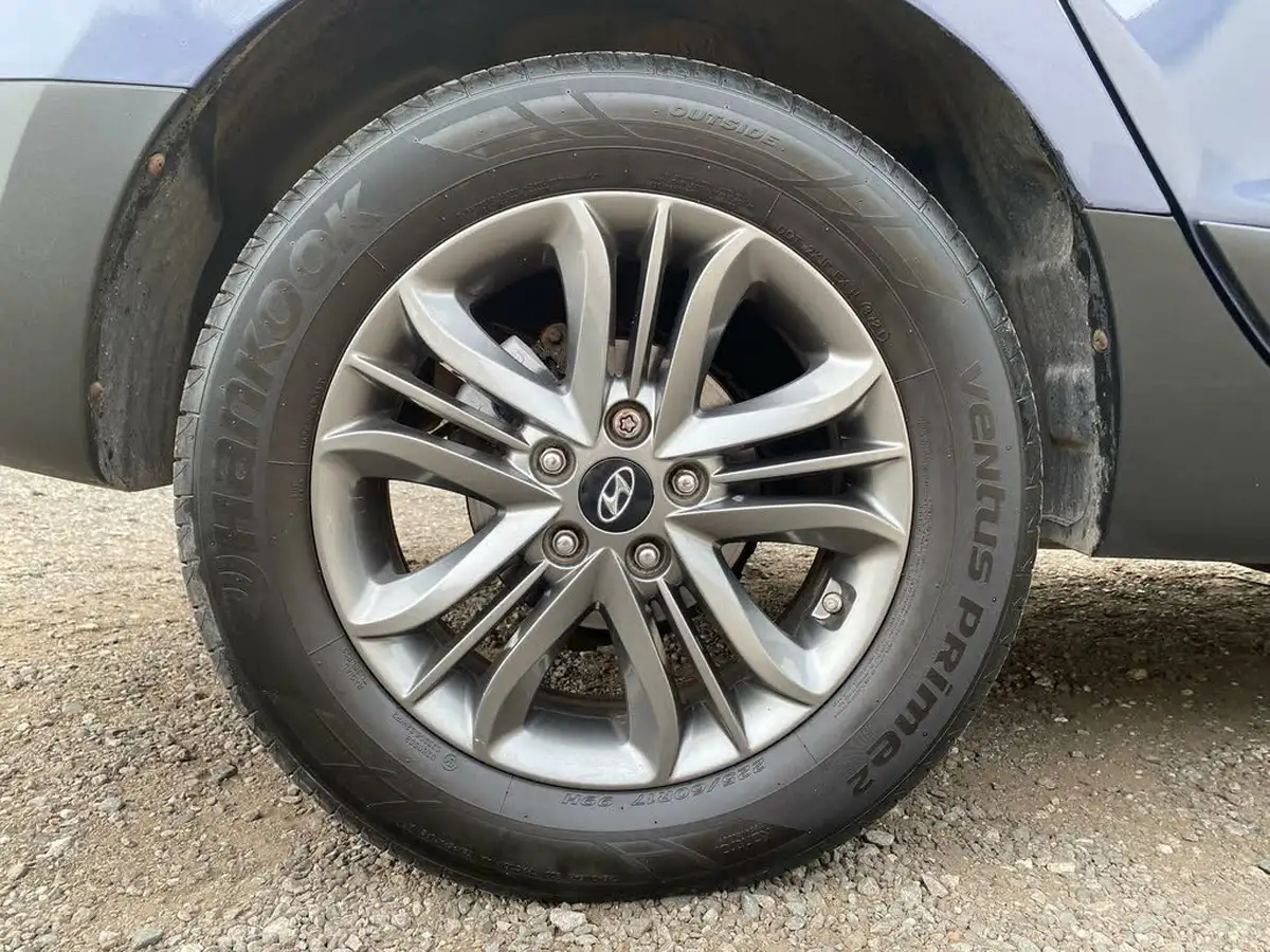 2013-hyundai-ix35-17td-se-nav-big-24