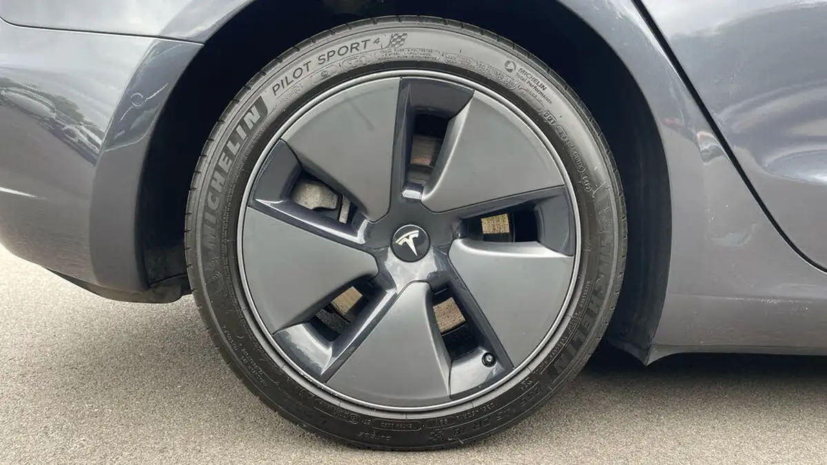 2021-tesla-model-3-e-standard-plus-big-18