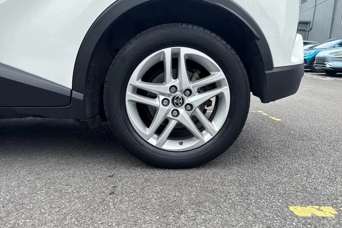 2021-toyota-c-hr-18-vvt-i-icon-big-11