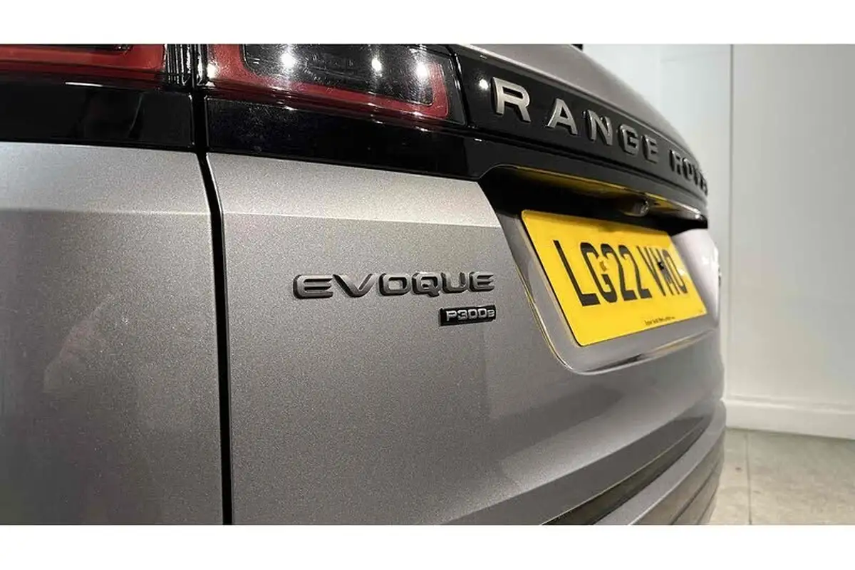 2022-land-rover-range-rover-evoque-15-p300e-r-dynamic-se-big-15