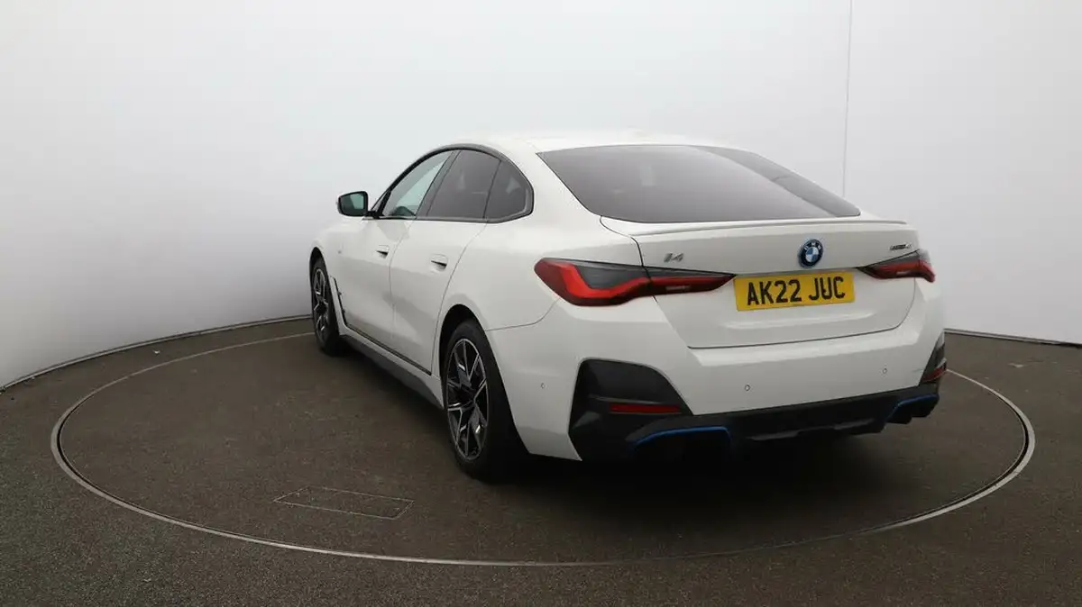 2022-bmw-i4-e-edrive40-m-sport-big-55
