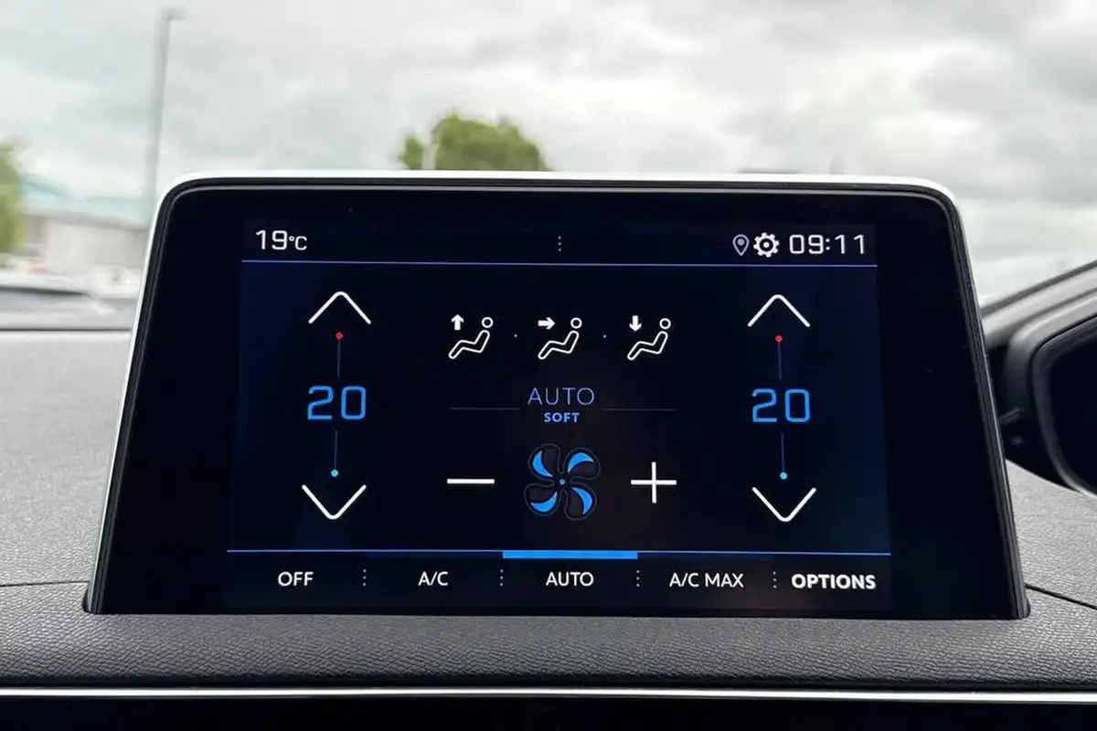 2022-peugeot-3008-suv-12-puretech-active-premium-big-21