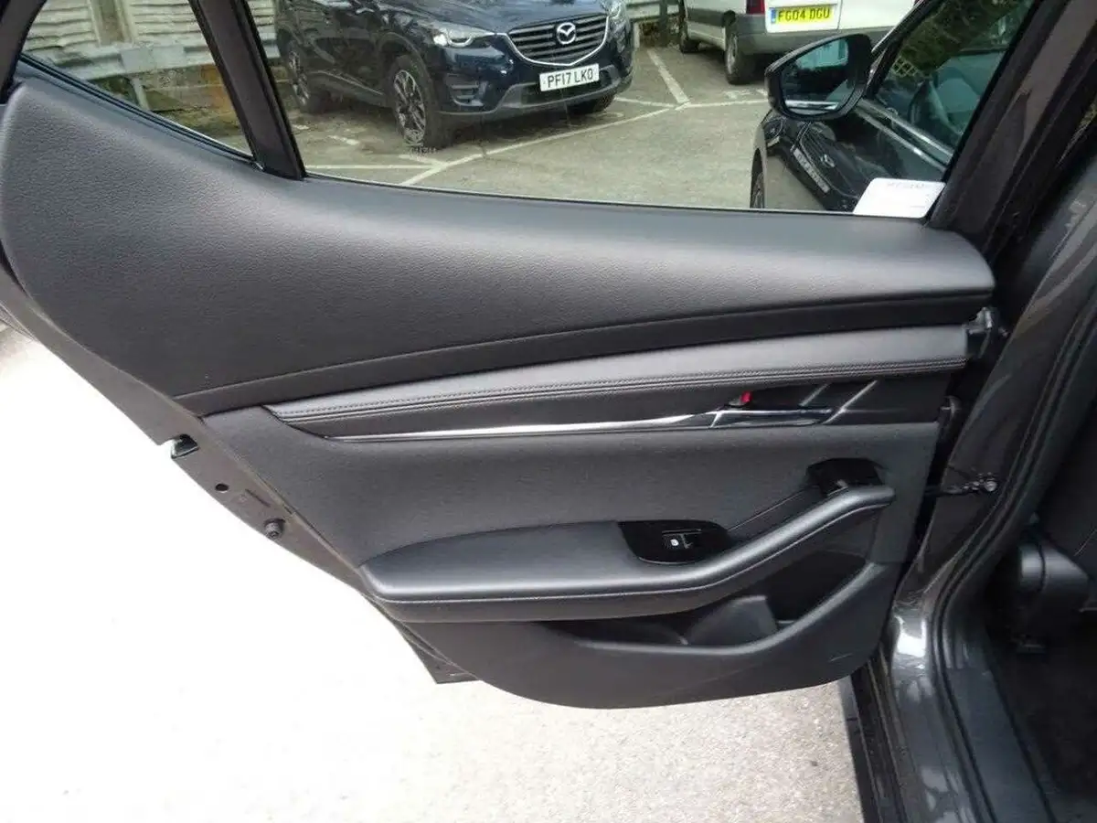 2025-mazda-mazda3-25-e-skyactiv-g-exclusive-line-big-28