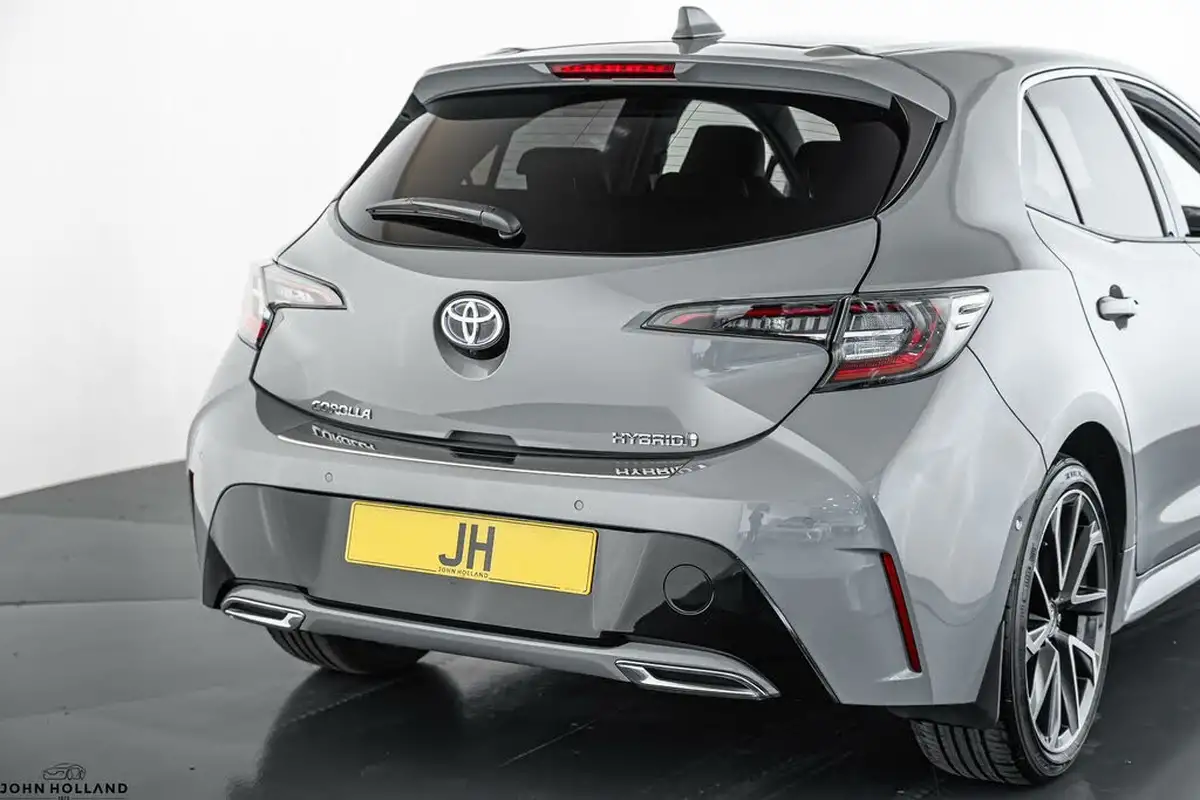2022-toyota-corolla-20-vvt-i-excel-181bhp-trk-hatchback-big-13