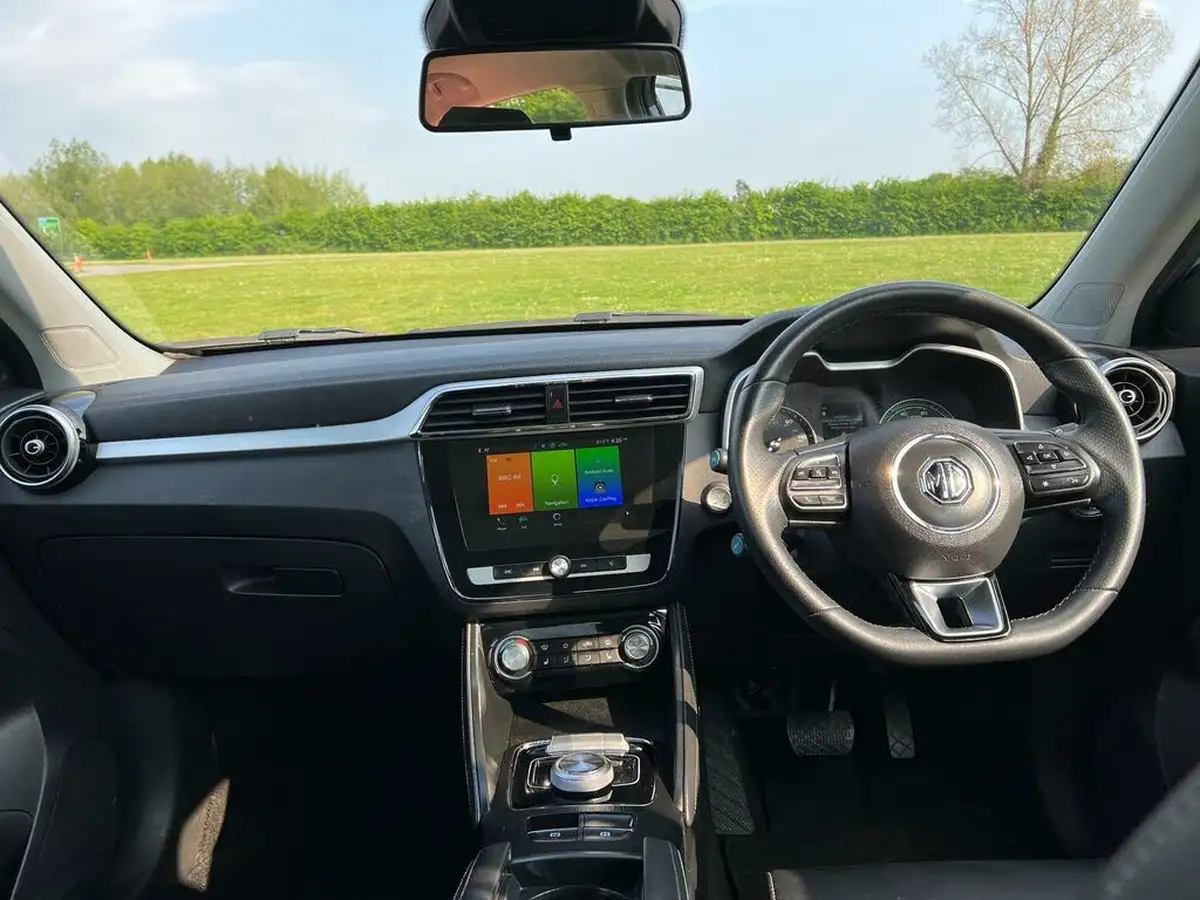 2021-mg-zs-suv-e-exclusive-ev-big-8