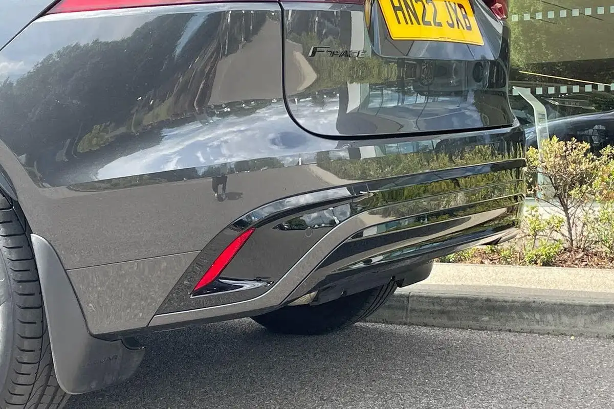 2022-jaguar-f-pace-20-p250-r-dynamic-black-big-30