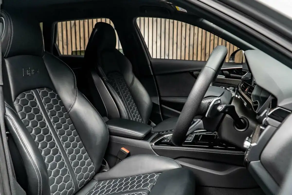 2023-audi-rs4-avant-29-tfsi-carbon-black-big-1