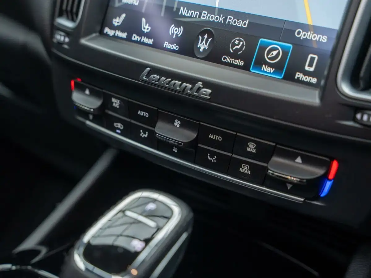 2020-maserati-levante-30-big-19