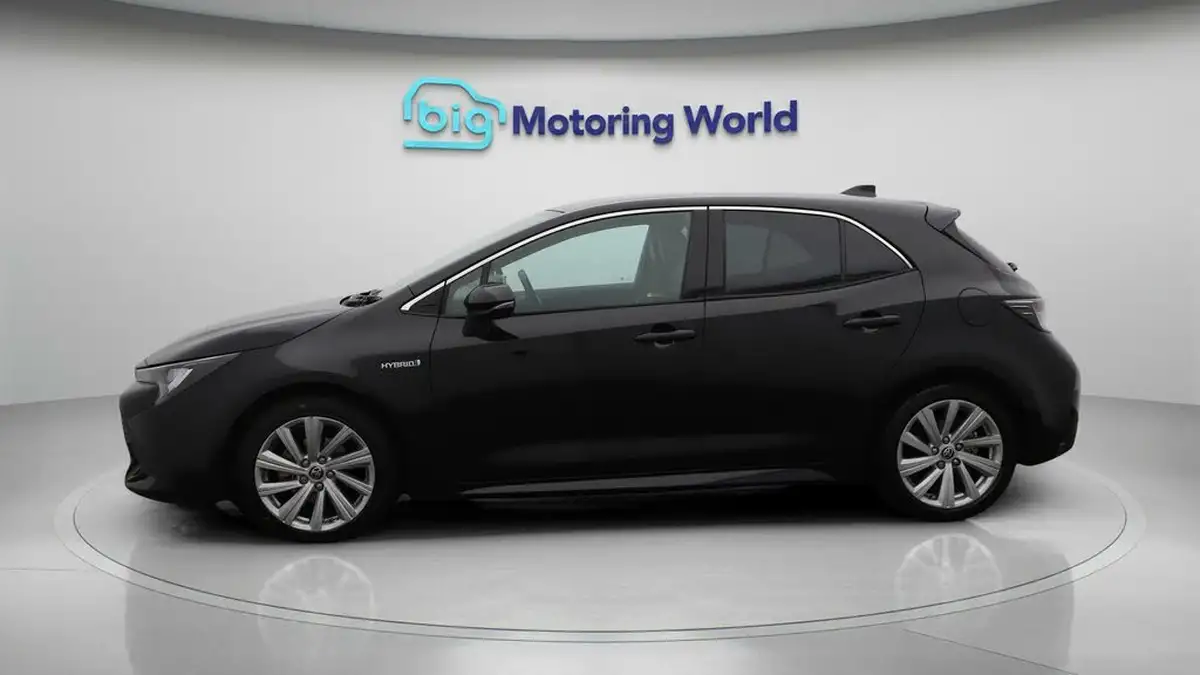 2022-toyota-corolla-18-vvt-i-design-120bhp-trk-hatchback-5d-big-4