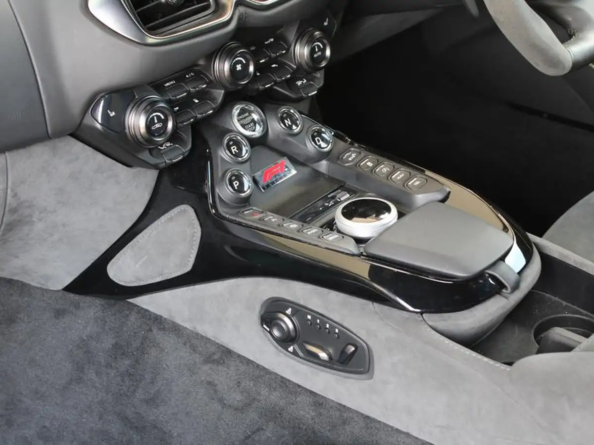 2022-aston-martin-vantage-40-v8-vantage-f1-roadster-big-16