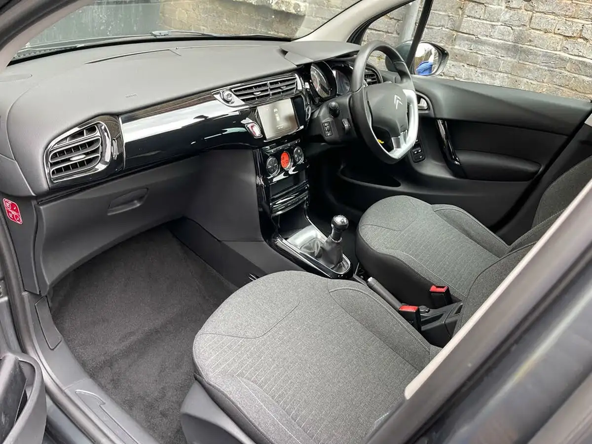2016-citroen-c3-12-puretech-platinum-big-21