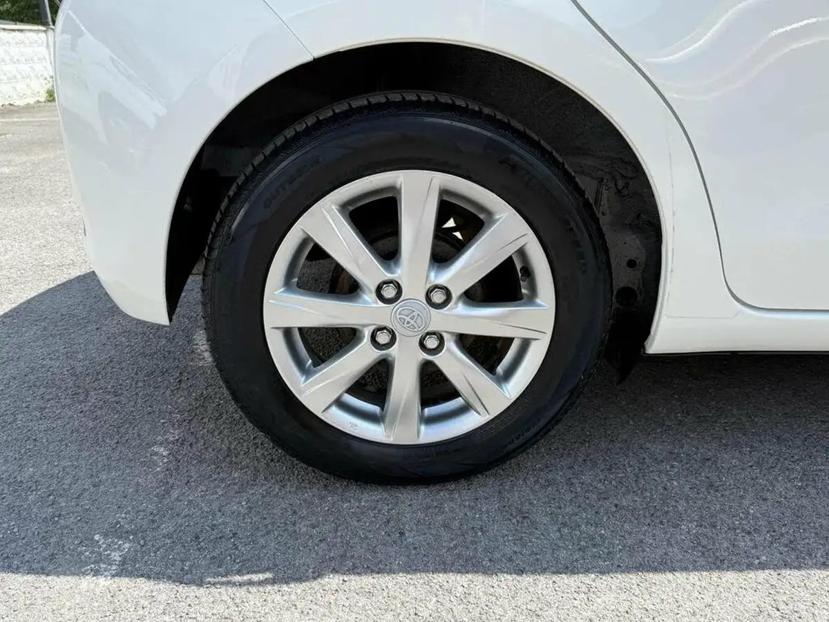 2012-toyota-yaris-133-tr-vvt-i-5d-big-13