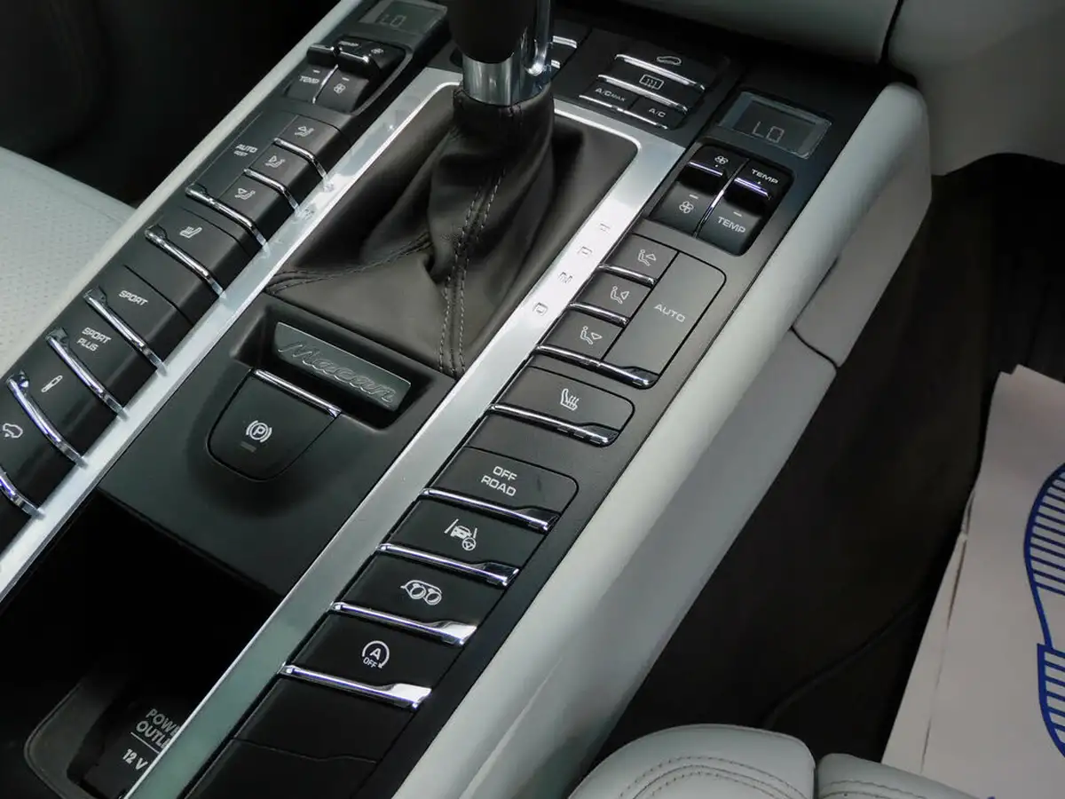 2015-porsche-macan-36-turbo-big-47