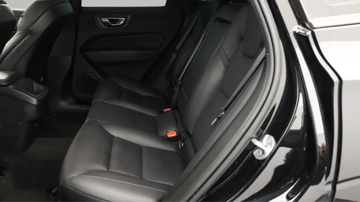 2021-volvo-xc60-20-b5-momentum-big-15