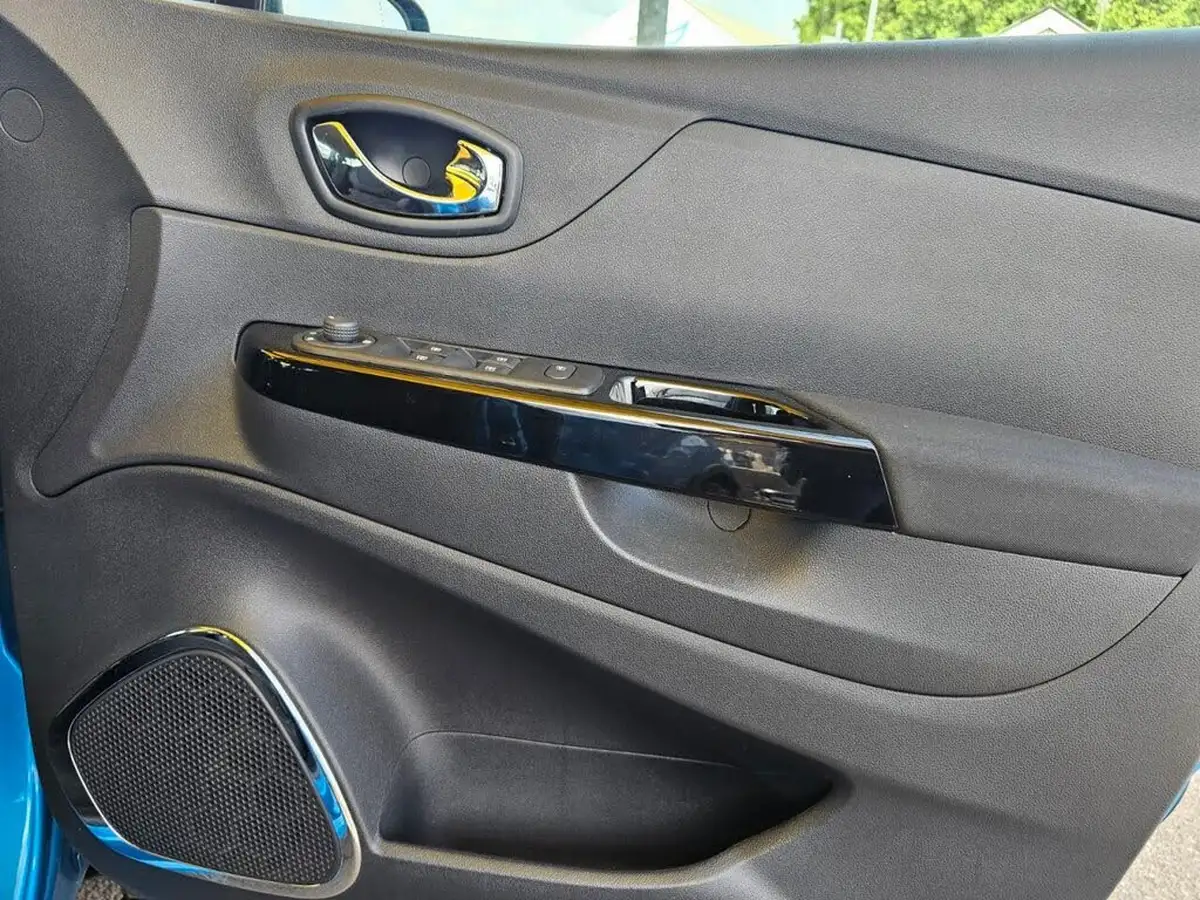 2017-renault-captur-09-dynamique-s-nav-big-9