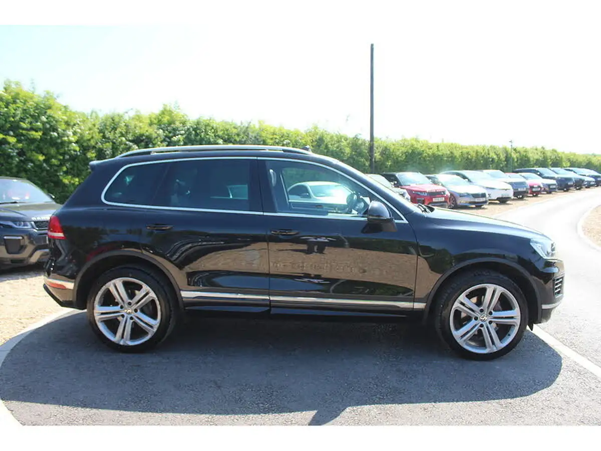 2017-volkswagen-touareg-30tdi-r-line-plus-262ps-ss-2967cc-big-6