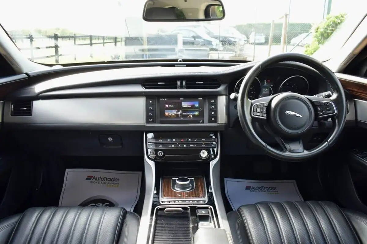 2016-jaguar-xf-20td-portfolio-180ps-auto-big-36