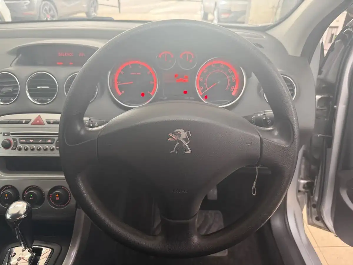 2012-peugeot-308-16-access-auto-big-17