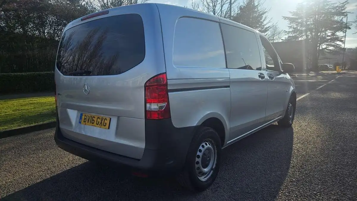 2016-mercedes-benz-vito-21cdi-114-bluetec-crewcab-compact-big-7