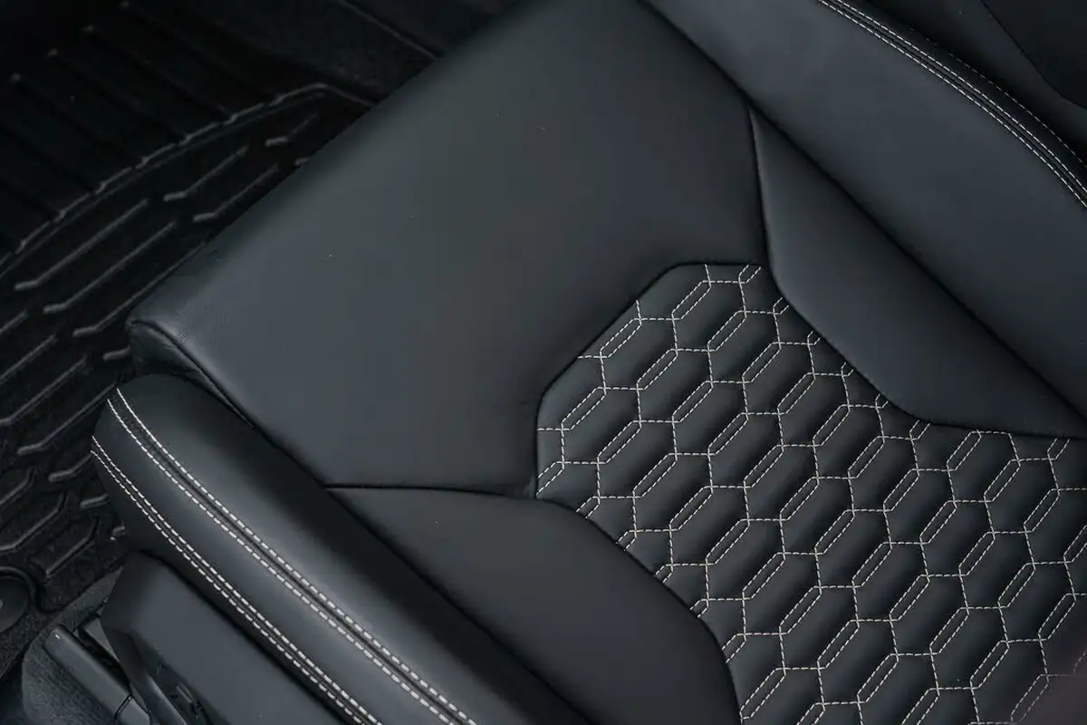 2021-lamborghini-urus-40-no-trim-big-42