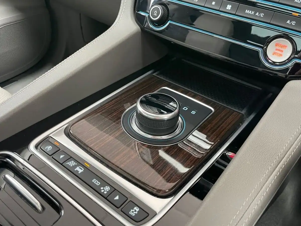 2017-jaguar-f-pace-20-i4d-portfolio-180ps-awd-auto-big-45